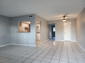 Building Photo - ** HALF OFF 1ST MONTH'S RENT WITH 13 MONTH LEASE **