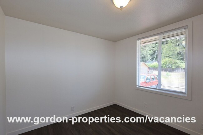 Building Photo - SE Arista Dr - 2 bedroom unit in the heart...