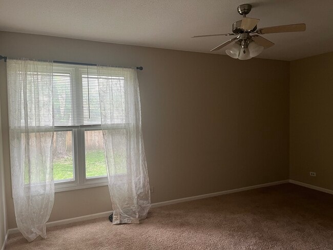 Building Photo - 821 Brentwood Dr