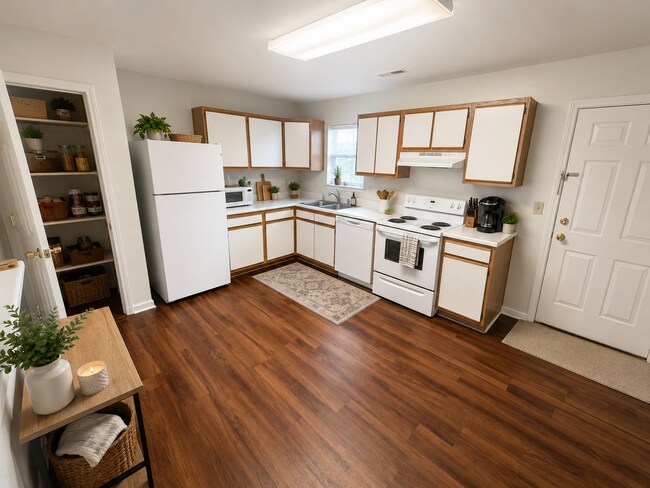 Building Photo - Blacksburg, 4 BR / 2.5 BA Available August 17