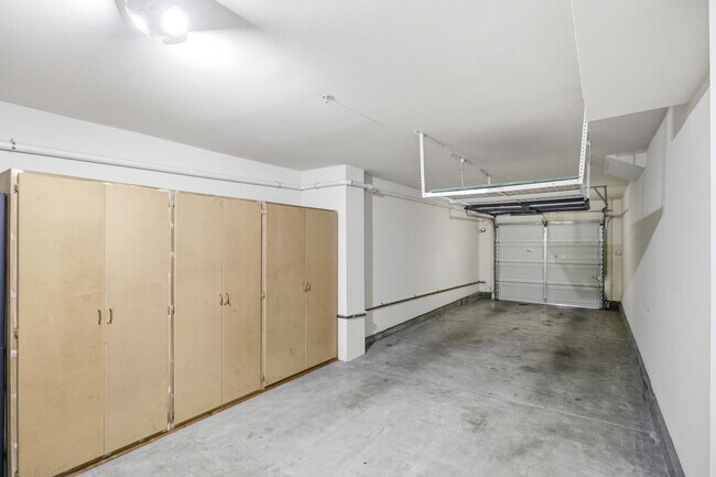 Building Photo - Point Loma, "The Bay" 2 bed 2 Bath Townhome now available! Amazing amenities, don't miss out