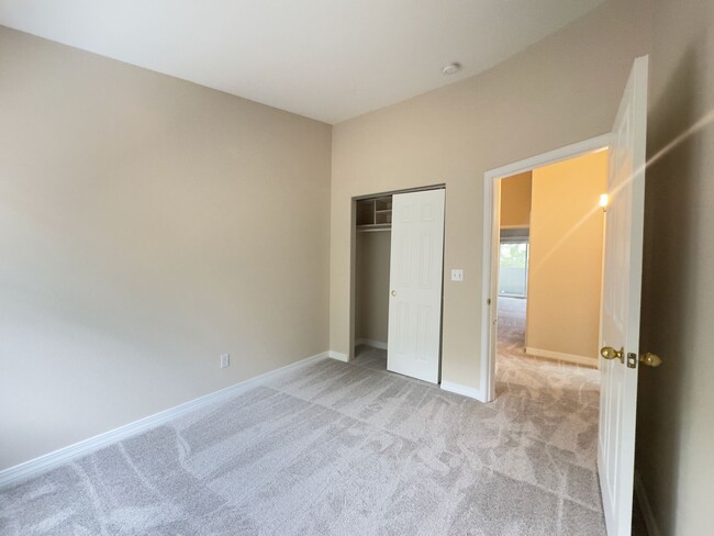 Building Photo - 3 bedroom 2.5 bath townhome with beautiful...