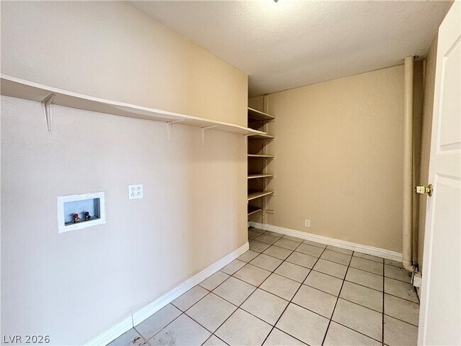 Building Photo - 6329 Brittany Way