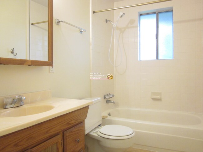 Building Photo - 824-826 E White Maple Way (3700 S)