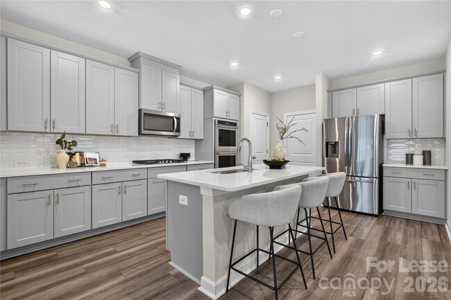 Building Photo - 314 Hyssop Ct