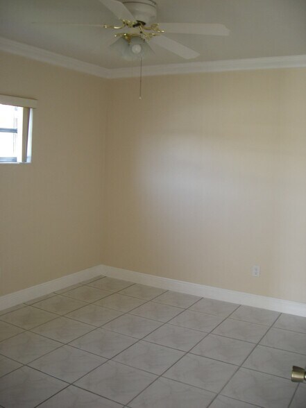 Building Photo - 685 Miller Dr