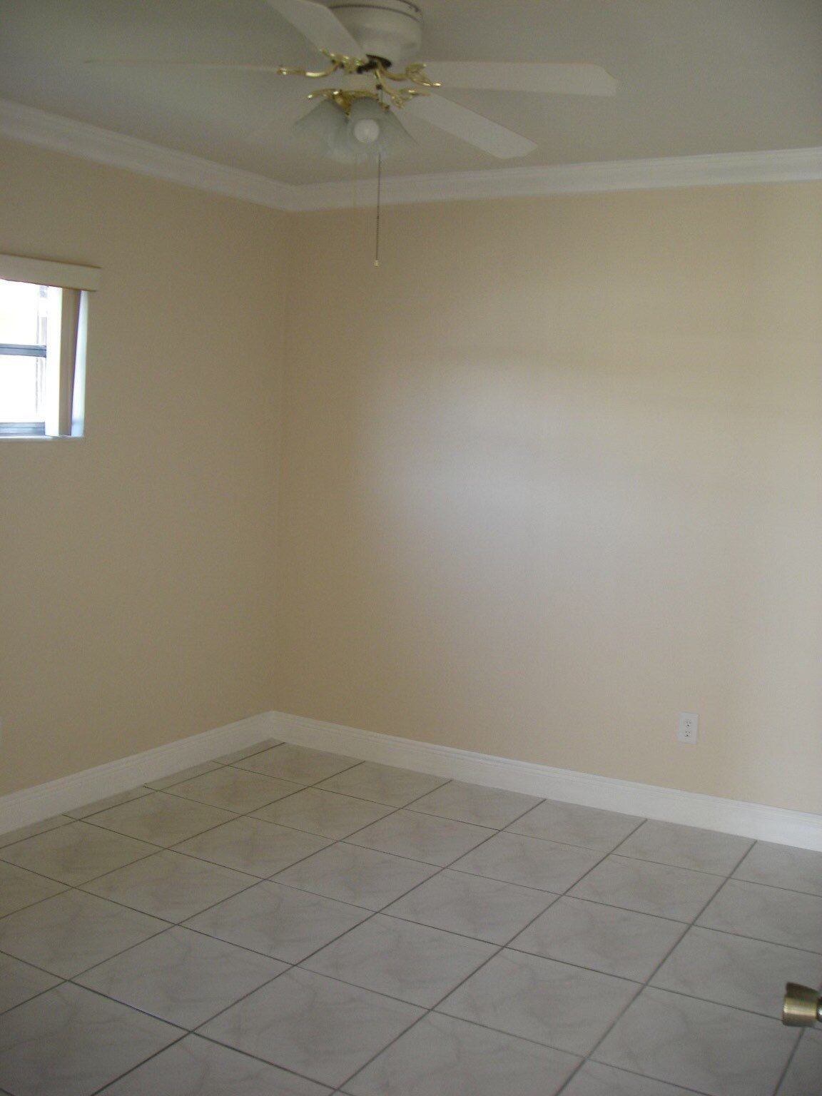 Building Photo - 685 Miller Dr