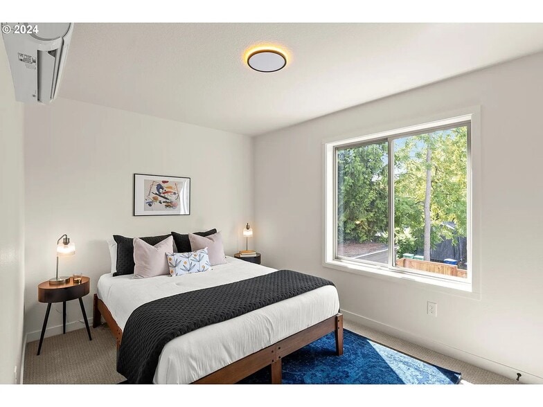 Building Photo - 1570 SE 50th Ave