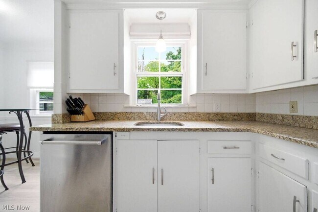 Building Photo - Beautiful 4-Bedroom Brick Colonial in University Heights