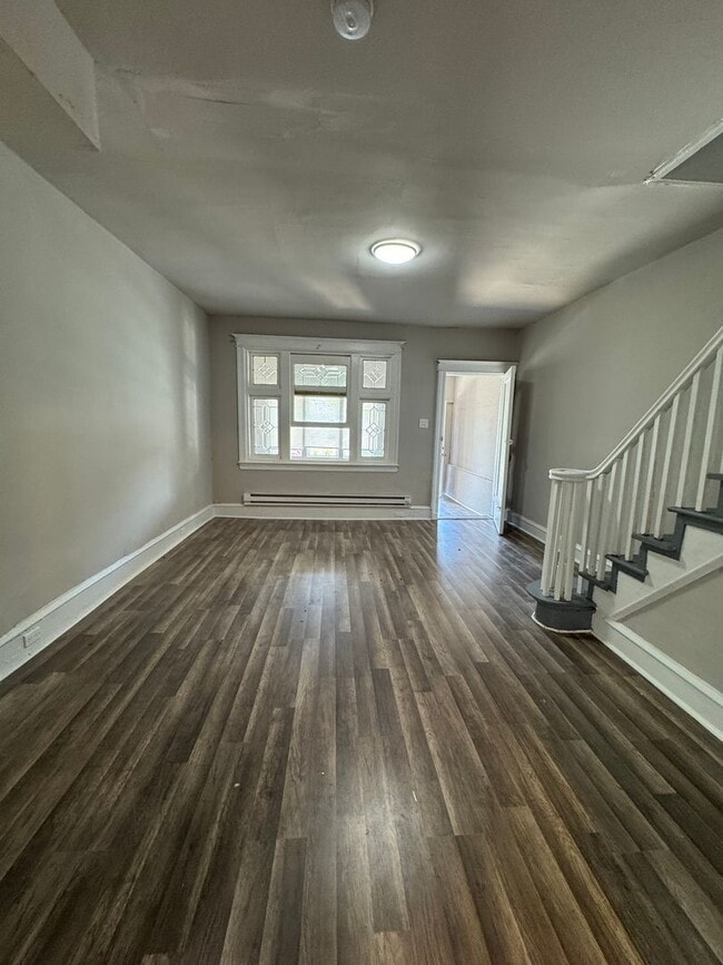 Building Photo - Spacious 3-Bedroom Home in Elmwood Park — ...