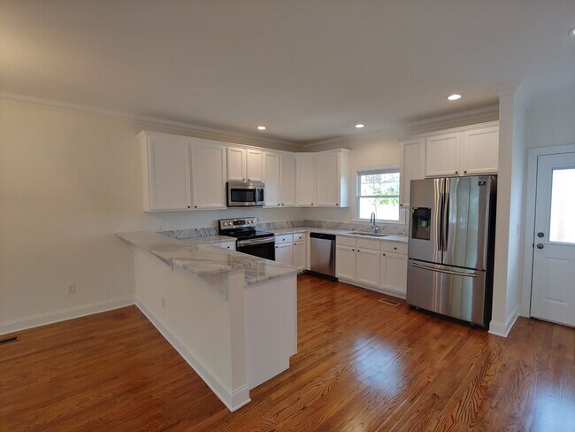 Building Photo - 3 Bedroom, 2.5 Bath Townhome Close to UTC!