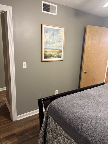 Building Photo - 2222 Detroit Ave