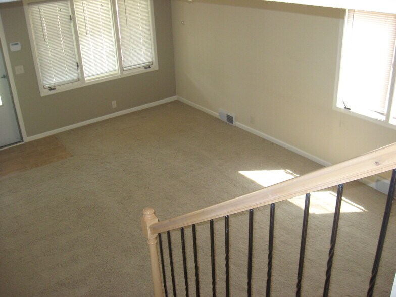 Building Photo - 5633 Parker St