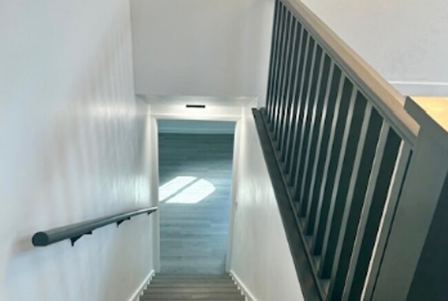Building Photo - 5 spacious bedrooms, 2.5 bathroom house in Orem