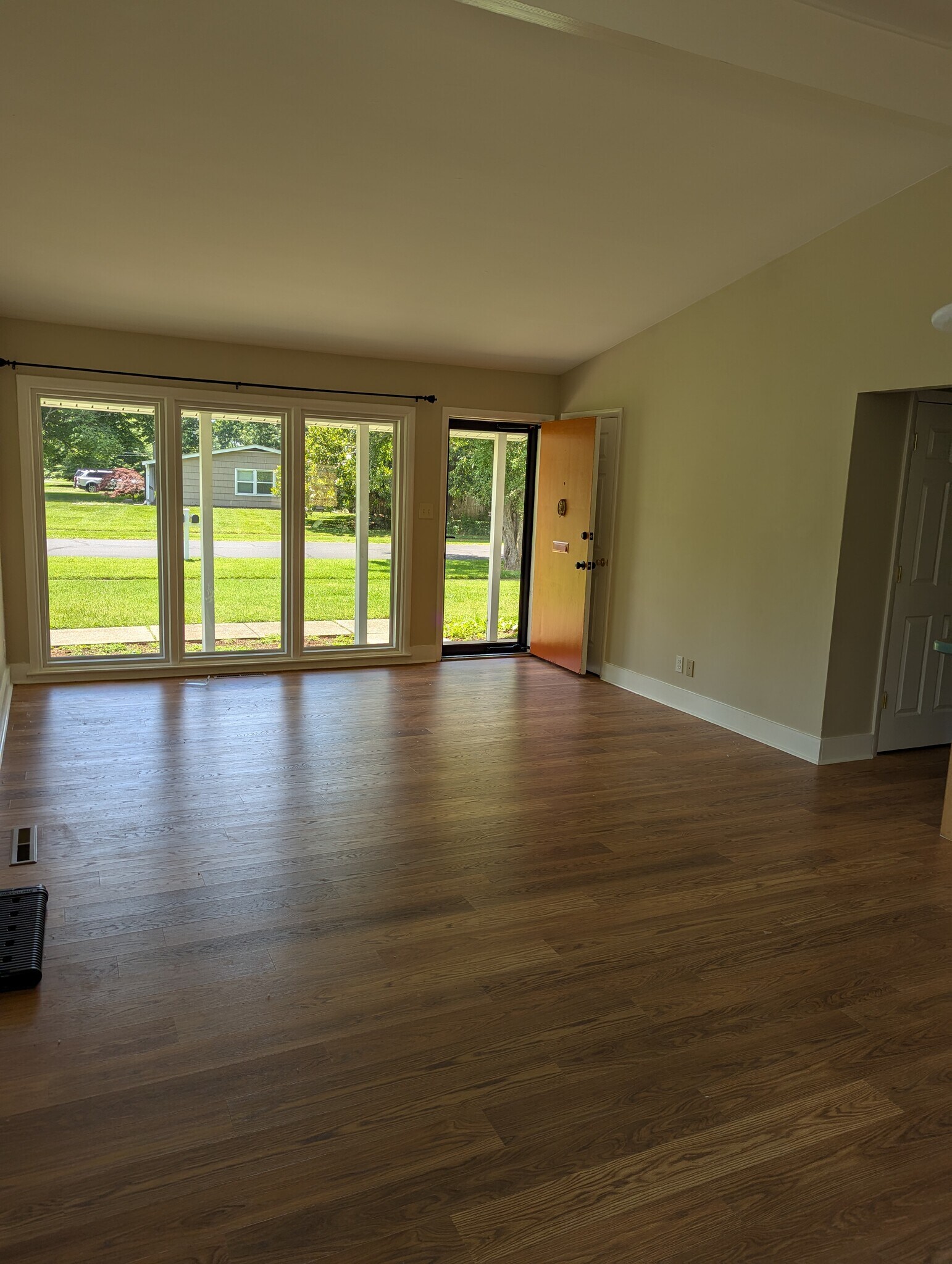 Building Photo - 1701 Brentmoor Ln