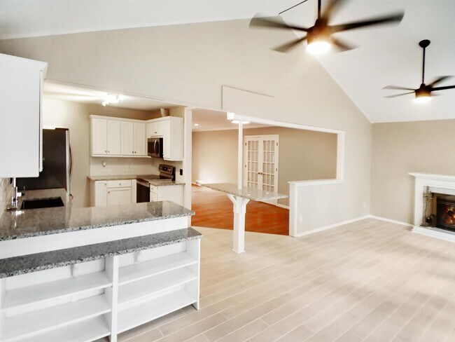 Building Photo - 377 Springdale Dr NE