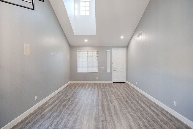 Building Photo - $3,500 For Lease Starting June 1, 2026 4 beds-2.5 Baths 2,421 Sq. Ft.  Amazing Gilbert 85298 Home...