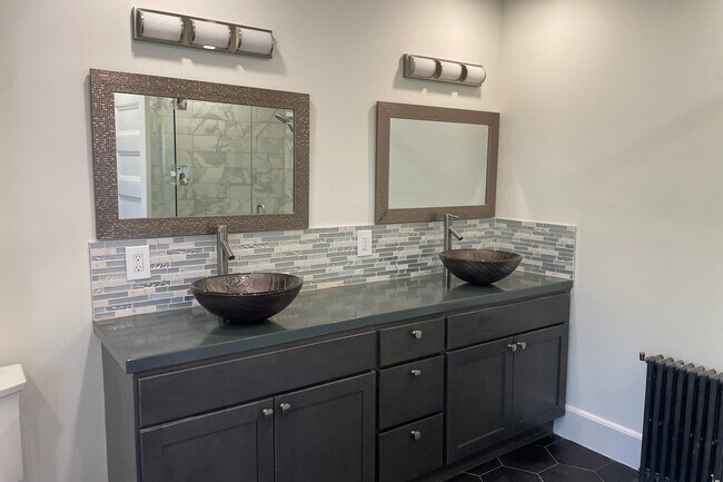 Building Photo - 12 Pine Hill Rd