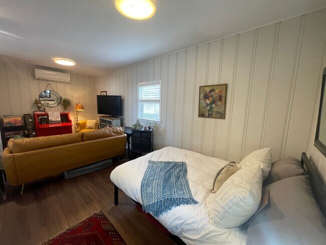 Building Photo - 4655 Pierce St