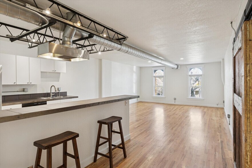 Building Photo - 117 Elati St Unit #2