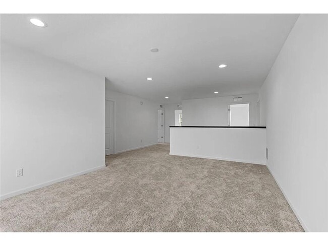 Building Photo - 5898 Urbandale Ct N
