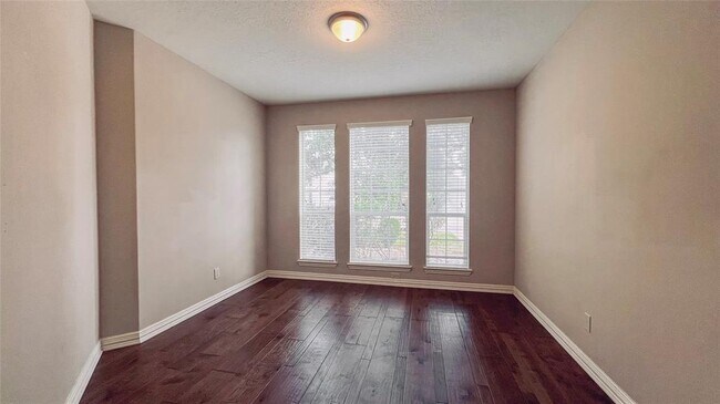 Building Photo - 4043 Tuscan Shores Dr