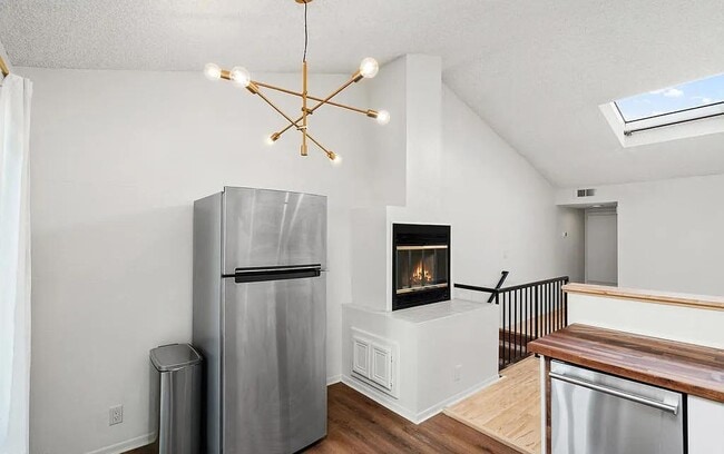 Building Photo - 137 N Oak Knoll Ave