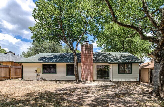 Building Photo - 10105 Woodland Village Dr