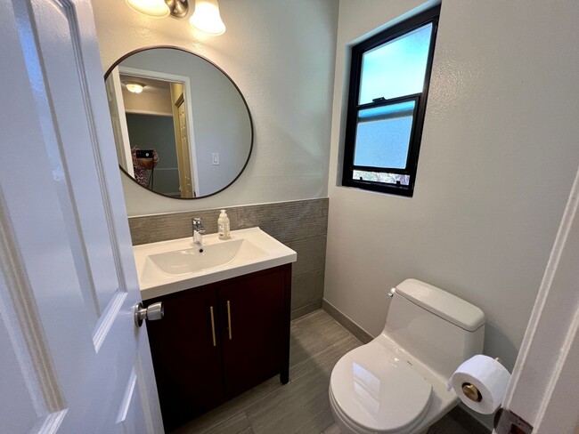 Building Photo - Great Natural light, Treetop Views with 2 Primary Suites plus OFFICE and a 2 car garage, It is li...