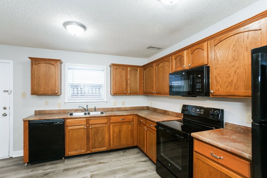 Building Photo - 12179 Maize Dr