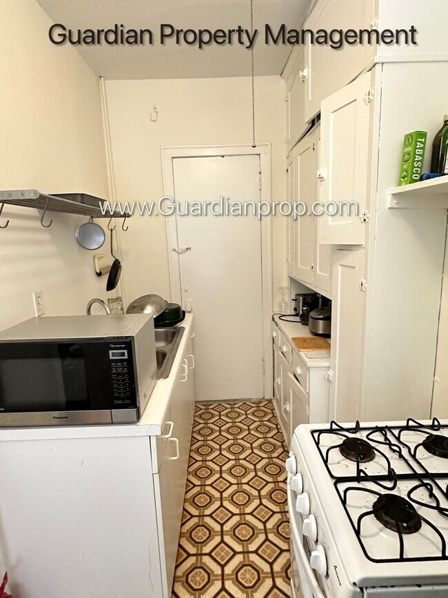 Building Photo - Studio Lakes Uptown Apartment, Blocks from...