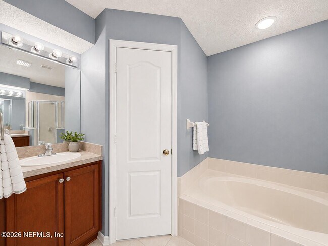 Building Photo - 13687 Devan Lee Dr E