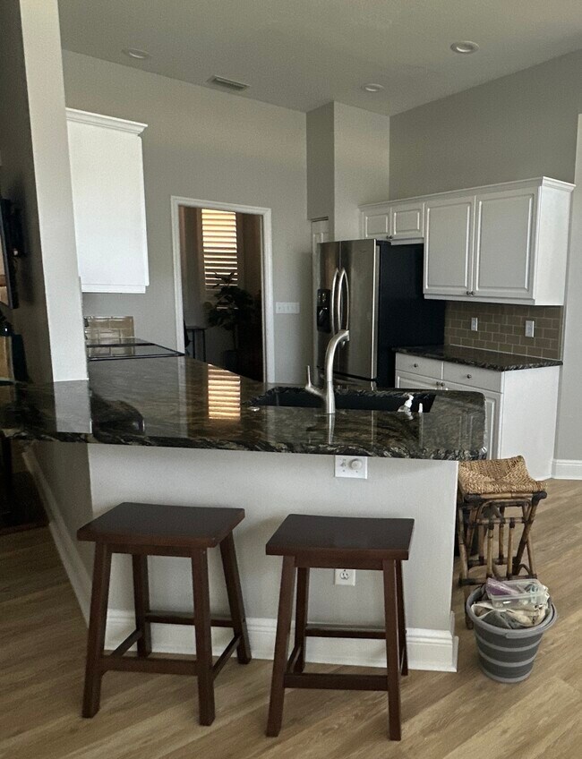Building Photo - 9141 Las Maderas Dr