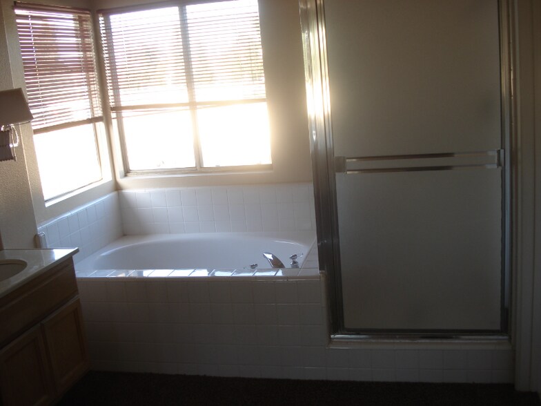 Building Photo - 14421 Autumn Hill Ln