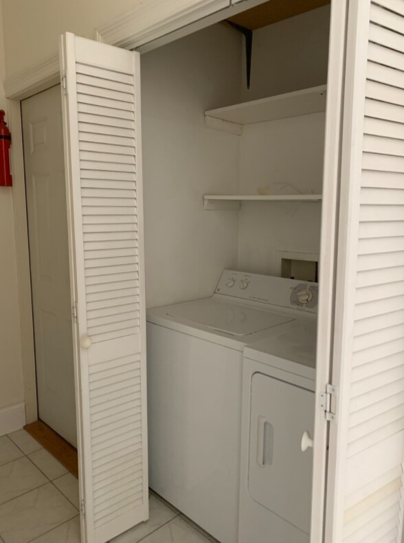 Building Photo - 2035 W Belle Plaine Ave