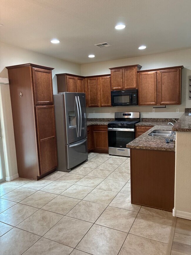 Building Photo - Nice clean three bedroom two bath home