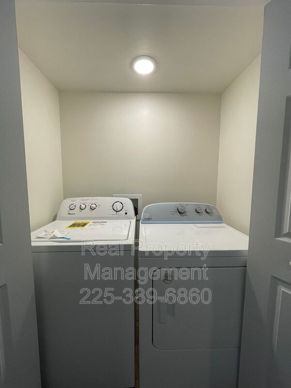 Building Photo - 7743 Bles Ave