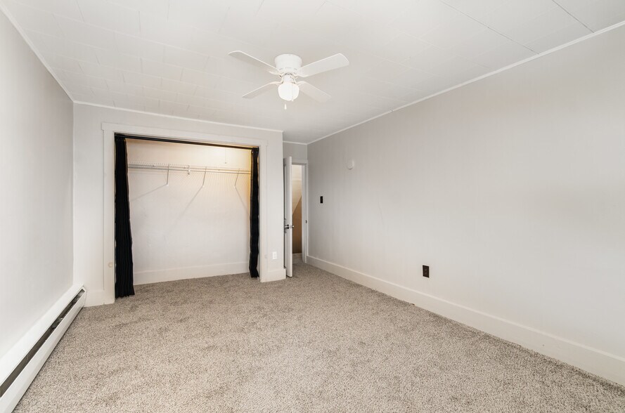 Building Photo - 324 Armstrong St