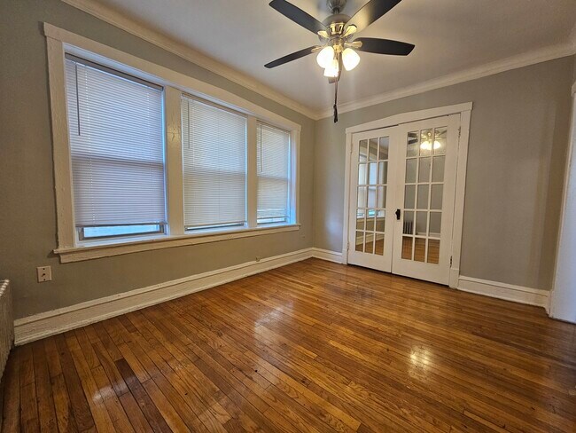 Building Photo - 4829 N Springfield Ave