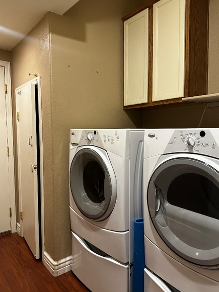 Building Photo - 916 E Bob Barney Ct