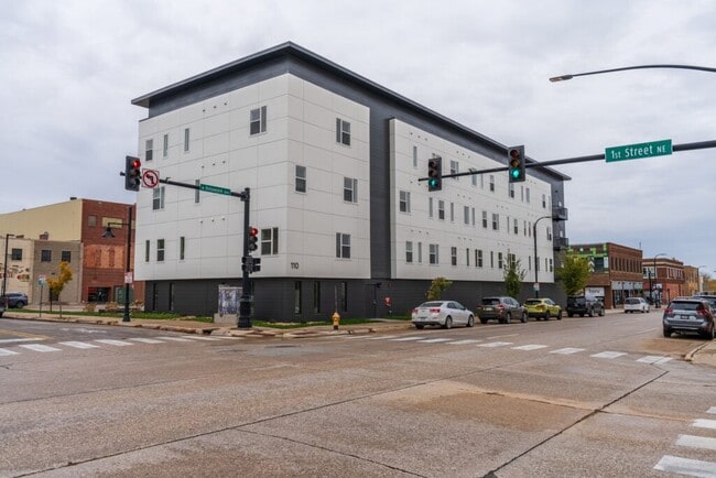Building Photo - The Delaware: 2-Bedroom Apartment