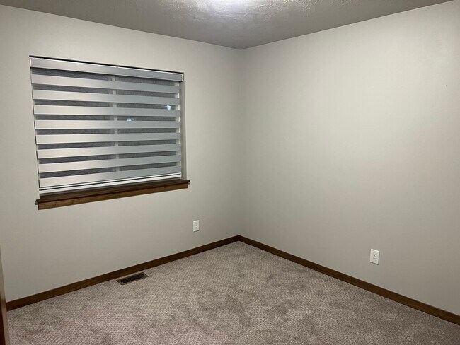 Building Photo - 6014 E Copper Pl