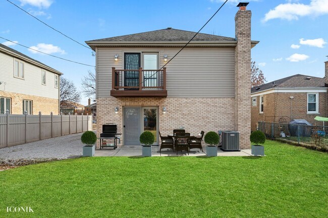 Building Photo - 5614 S Moody Ave