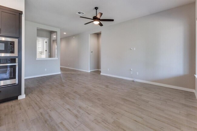 Building Photo - 1410 Sawmill Xing