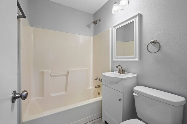 Building Photo - Arrowhead Duplex