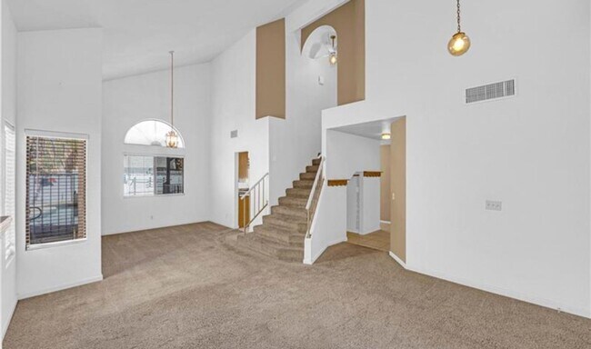 Building Photo - STUNNING 4 BEDROOM 3 BATH, 2 STORY HOME WI...