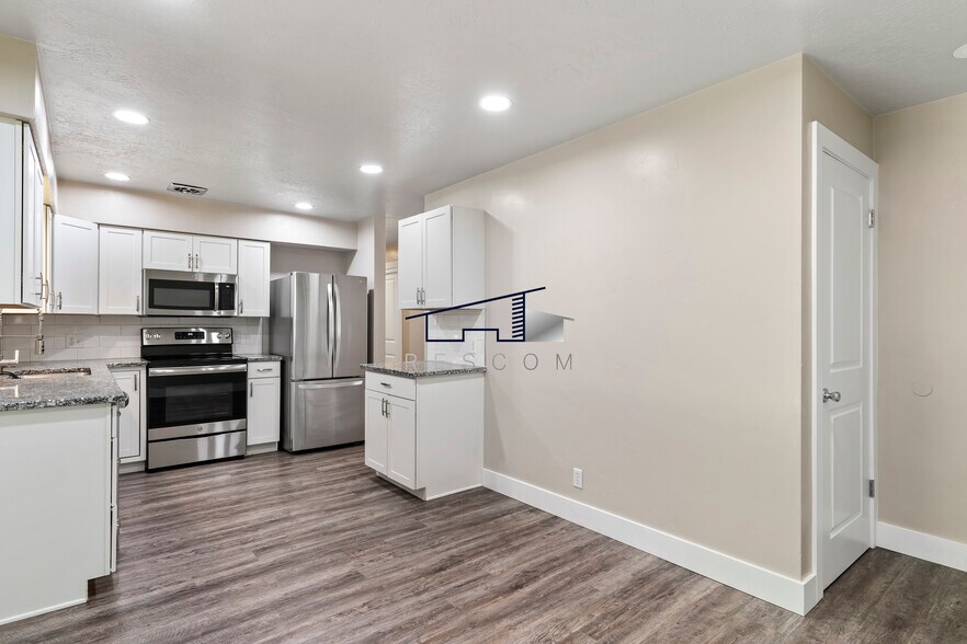Building Photo - 1334 Henderson Dr