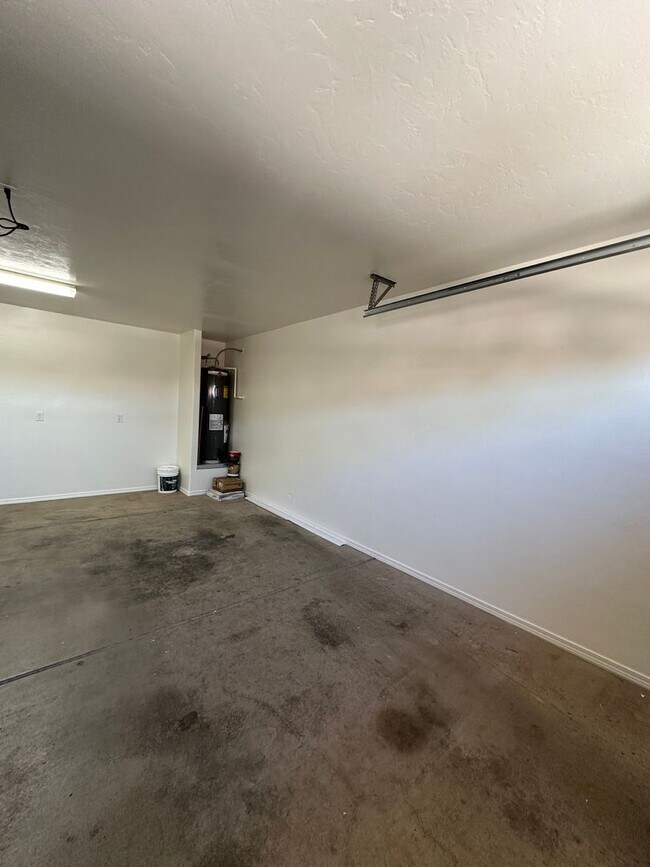 Building Photo - Beautiful 3 Bed 2 Bath House!!