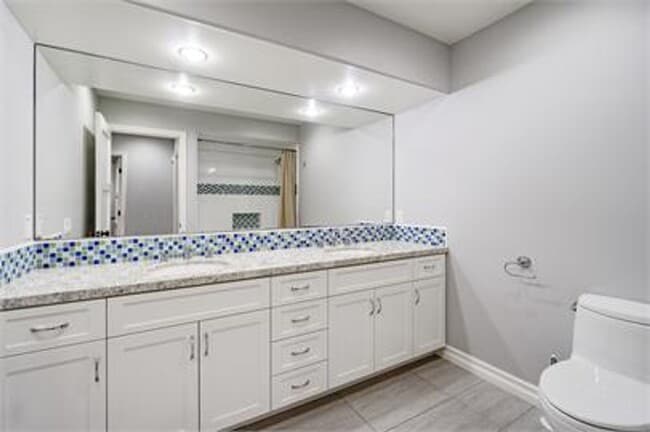 Building Photo - Large 5 bed Masterpiece Home with Back Bay...