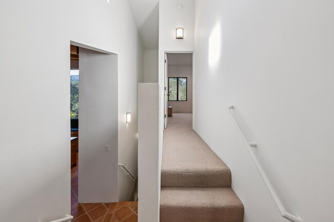 Building Photo - Charming 4BR Home Available in Private Portola Valley Cul de Sac